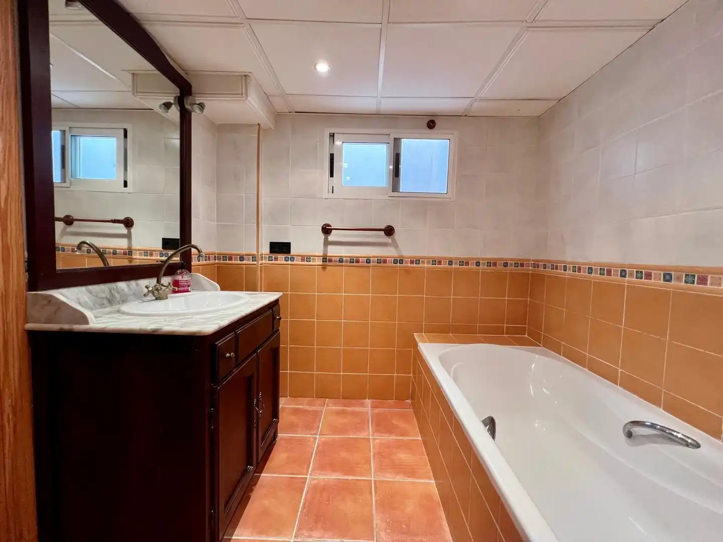 Bany de Casa o xalet de lloguer en La Nucia amb Jardí privat, Terrassa i Piscina