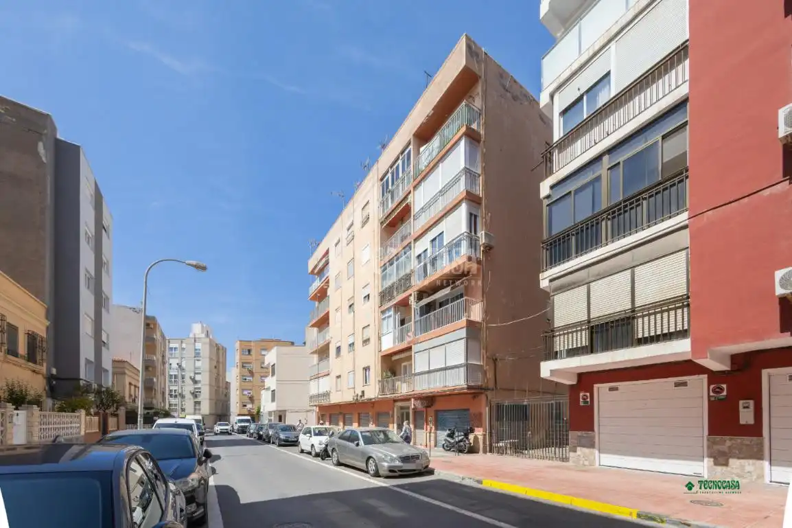 Vista exterior de Piso en venta en Almería
