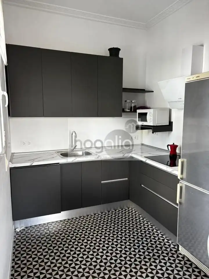 Cuina de Pis de lloguer en  Sevilla Capital amb Aire condicionat i Moblat