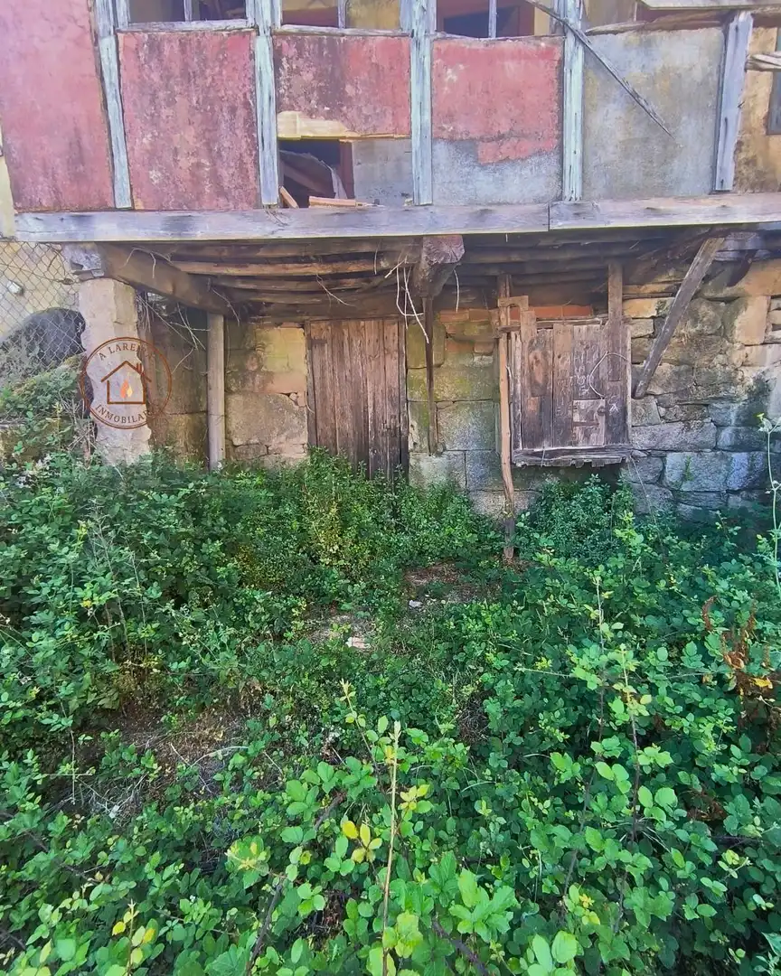 Finca rústica en venda en Amoeiro amb Jardí privat