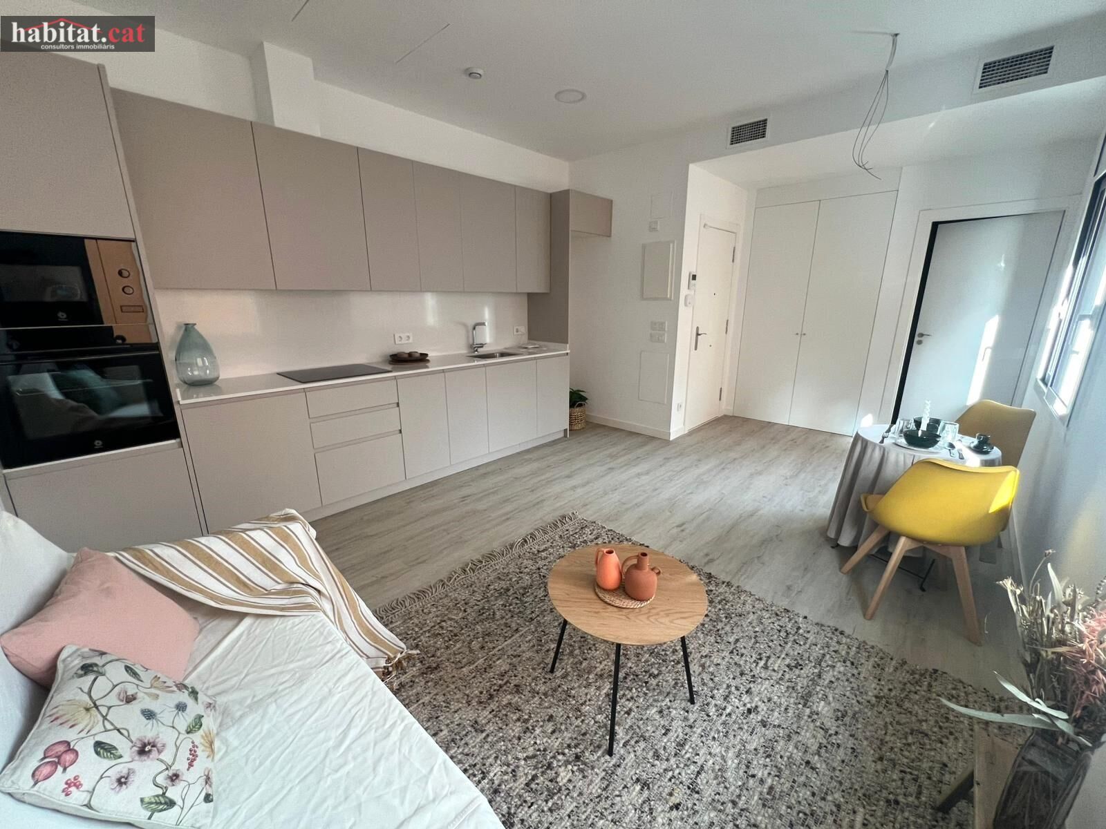 Living room of Flat for sale in Vilanova i la Geltrú  with Parquet flooring