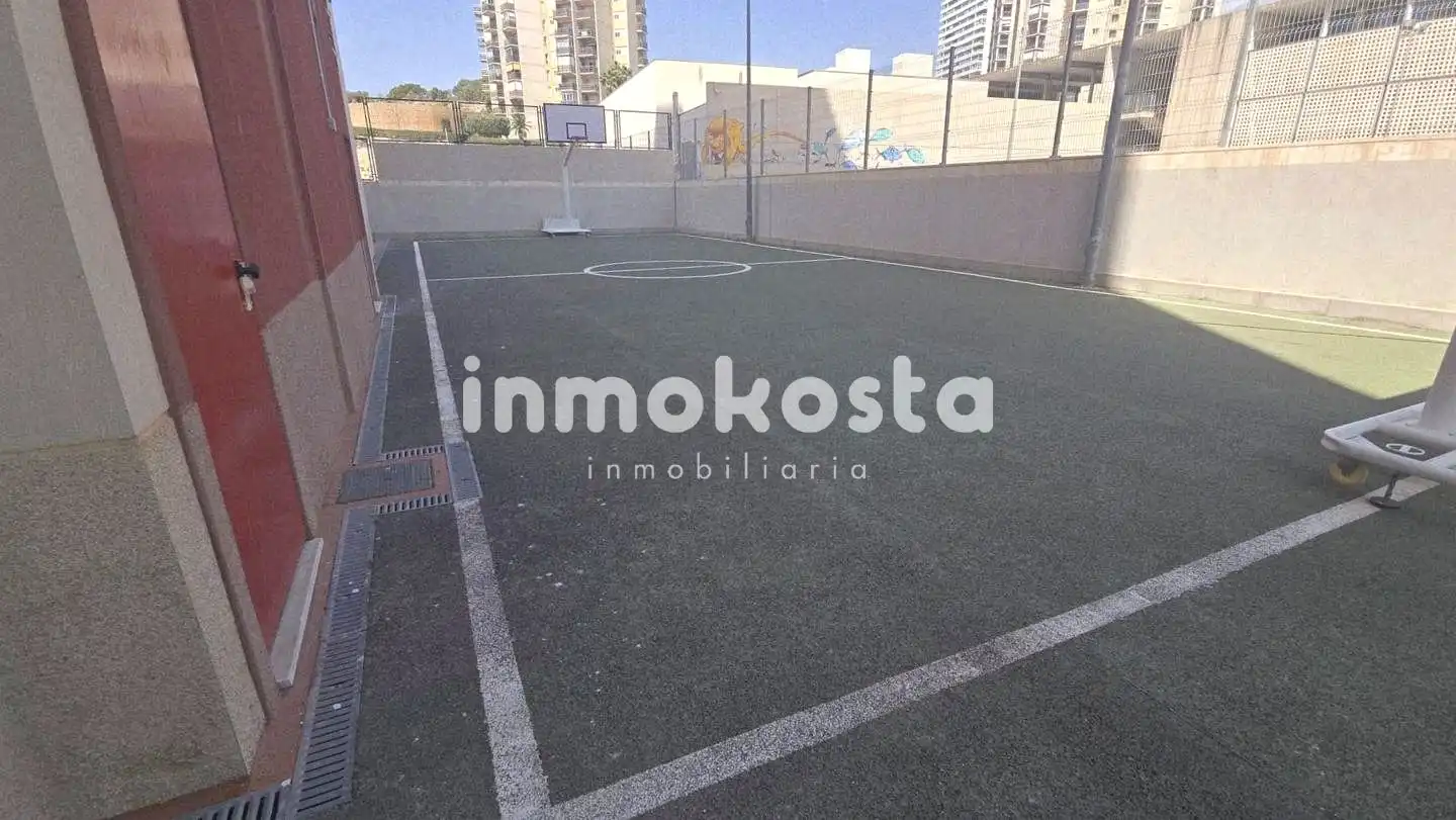 Vista exterior de Piso en venta en Benidorm con Aire acondicionado, Terraza y Trastero