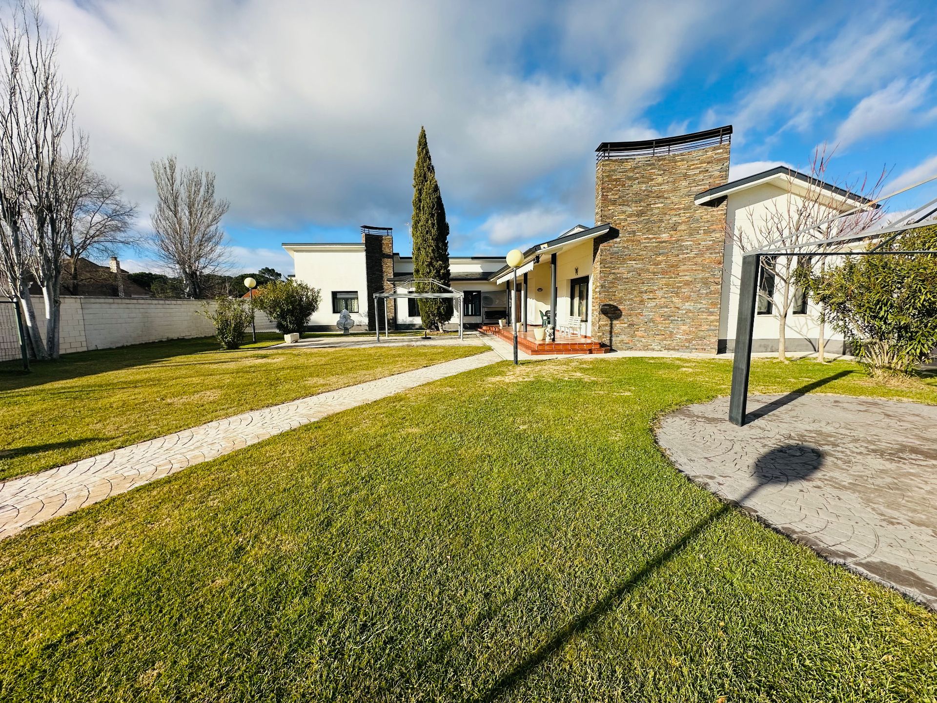 Exterior view of House or chalet for sale in Mojados  with Heating, Private garden and Terrace