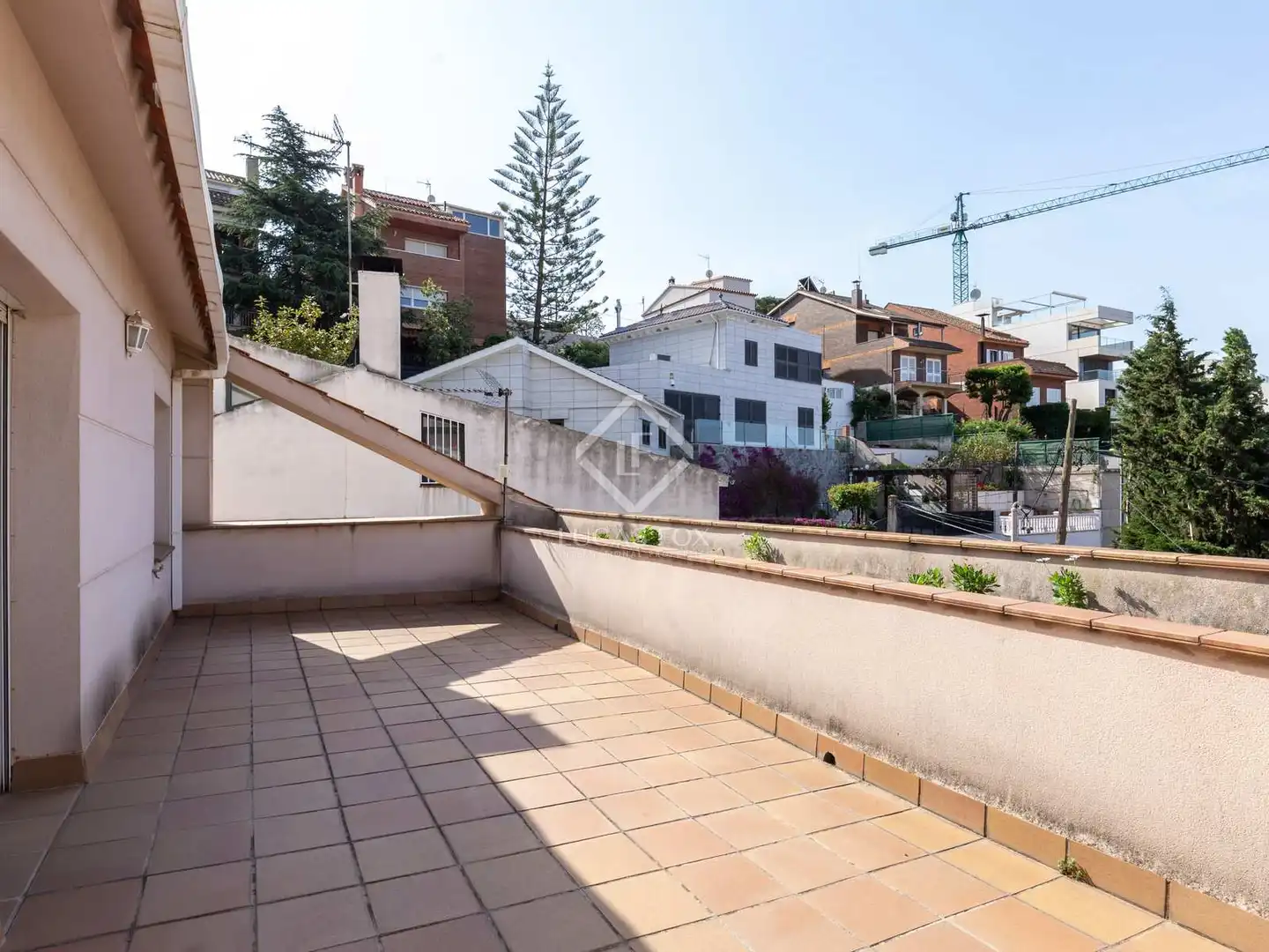 Vista exterior de Casa o xalet en venda en Esplugues de Llobregat amb Calefacció, Jardí privat i Terrassa