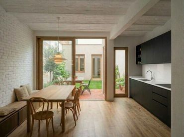 House with garden for sale in Carrer de la Cisterna 93