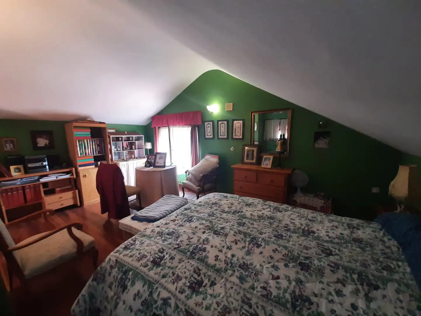 Habitación de Casa adosada en venta en Villaquilambre con Calefacción, Jardín privado y Terraza
