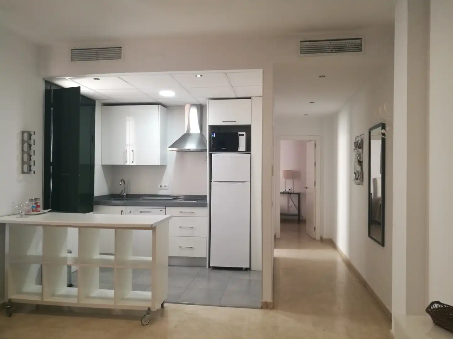 Cuina de Apartament de lloguer en Sevilla amb Aire condicionat, Moblat i Rentadora