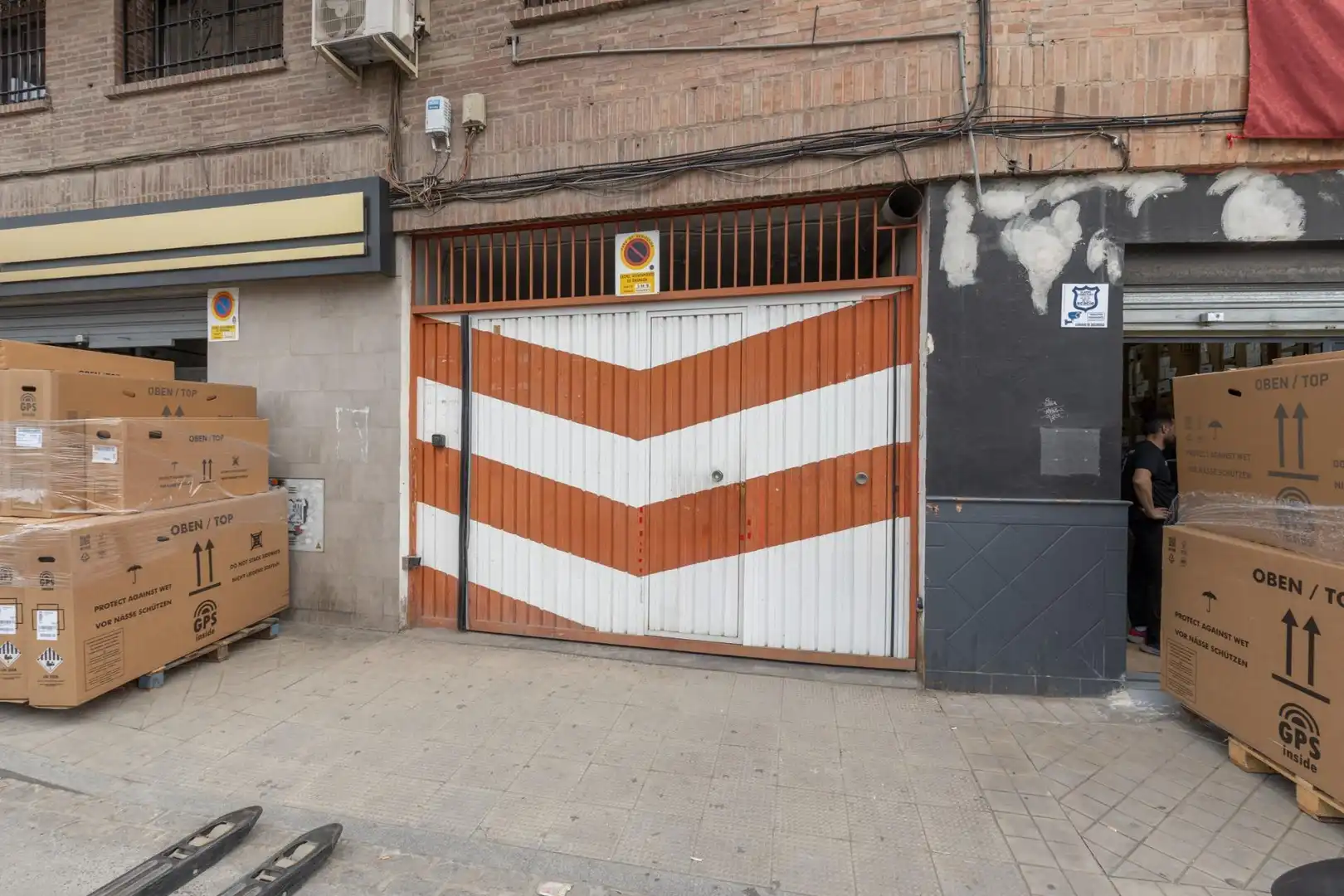 Exterior view of Flat for sale in Granada  with Parquet flooring and Storage room