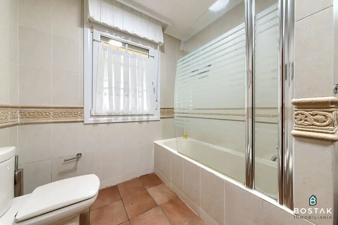 Bany de Casa o xalet en venda en Barrika amb Calefacció, Jardí privat i Terrassa