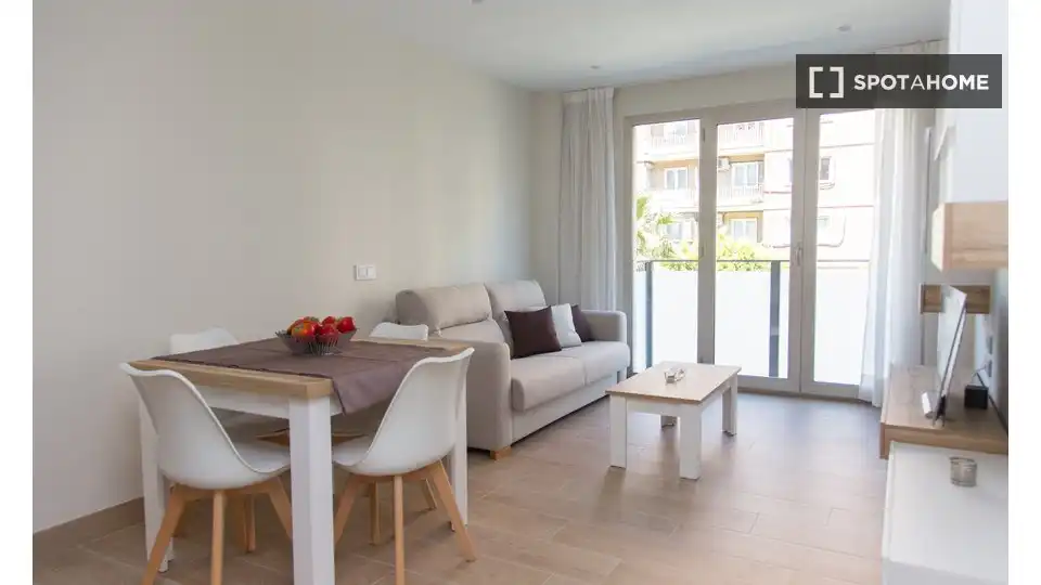 Flat with terrace to rent in L'Eixample