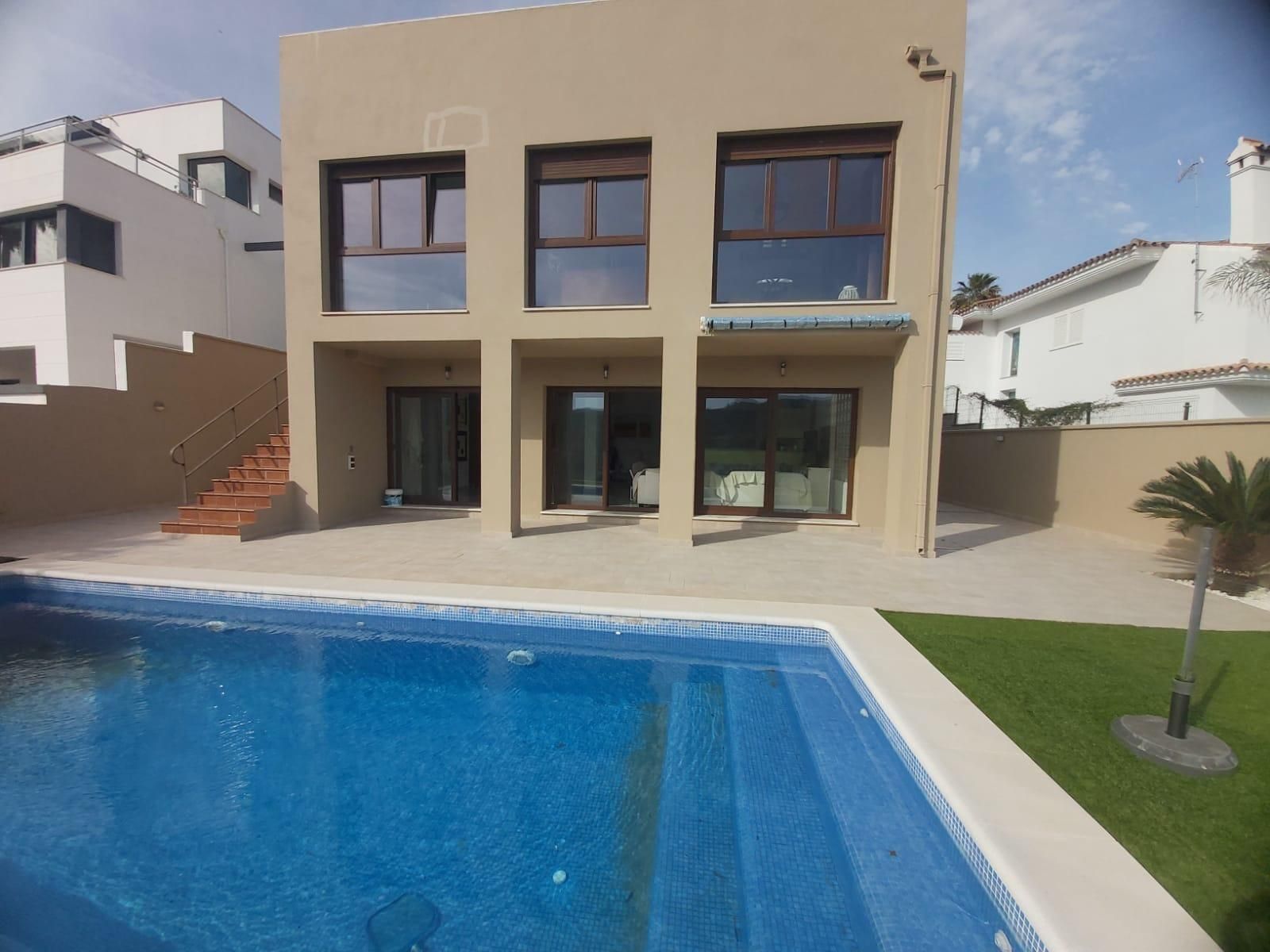 Swimming pool of House or chalet for sale in Algeciras  with Air Conditioner, Private garden and Swimming Pool