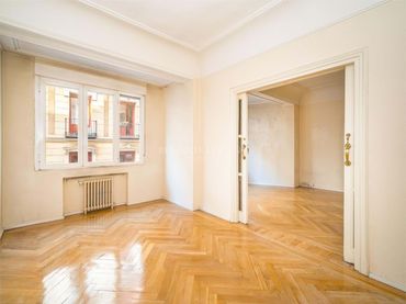 Piso con balcón en venta en Palacio