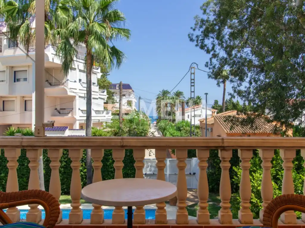 Vista exterior de Casa o xalet en venda en Dénia amb Aire condicionat, Jardí privat i Terrassa