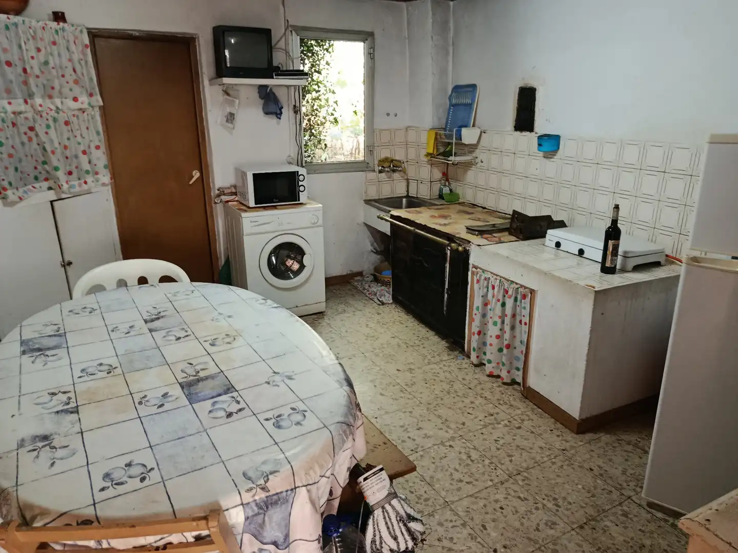 Cuina de Finca rústica en venda en A Pobra do Brollón  amb Jardí privat, Moblat i Forn