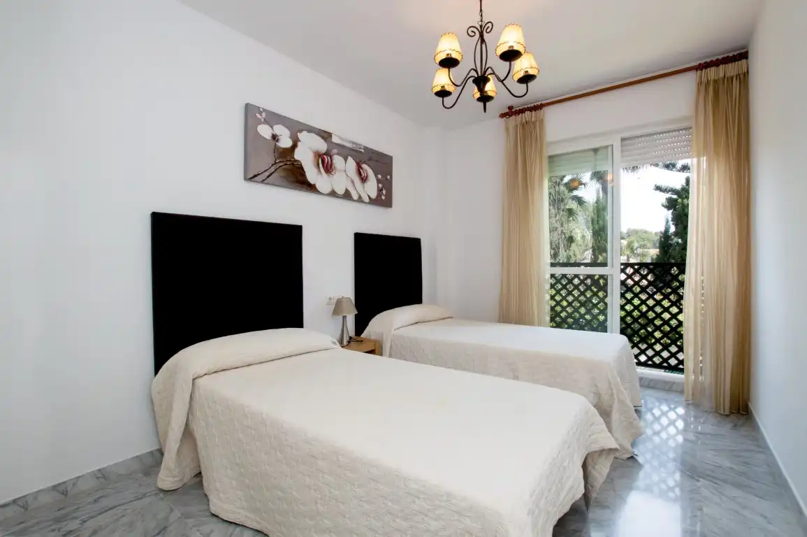 Habitación de Apartamento en venta en Marbella con Aire acondicionado, Terraza y Piscina