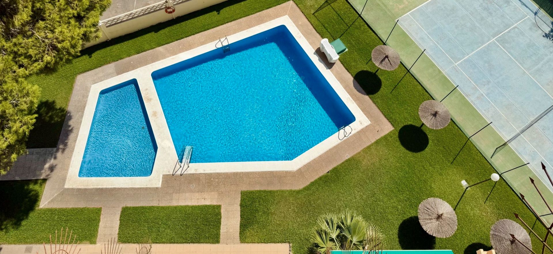 Piscina de Pis en venda en Alicante / Alacant amb Terrassa, Moblat i Piscina comunitària