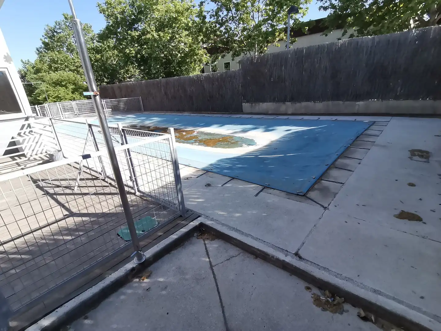 Schwimmbecken von Geschaftsraum zum Verkauf in Tres Cantos mit Klimaanlage