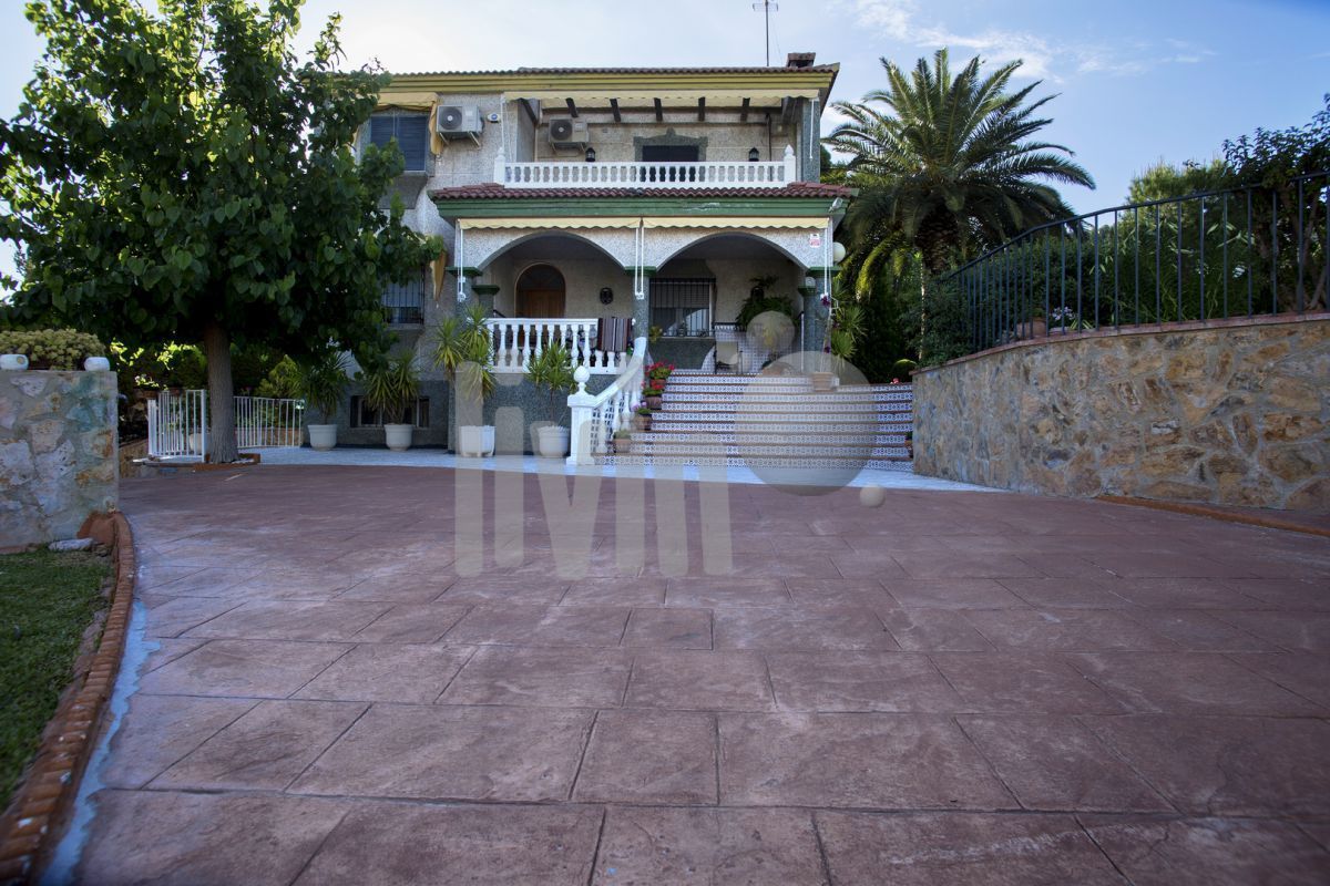 Exterior view of House or chalet for sale in  Jaén Capital  with Air Conditioner, Heating and Swimming Pool