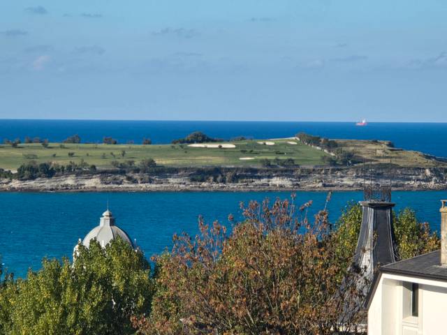 Piso en Venta en Calle Ramón y Cajal, 23 en El Sardinero