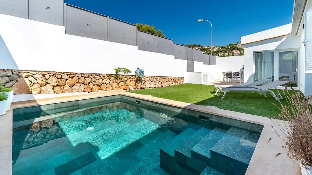 Piscina de Casa adosada en venda en Calvià amb Aire condicionat, Calefacció i Terrassa