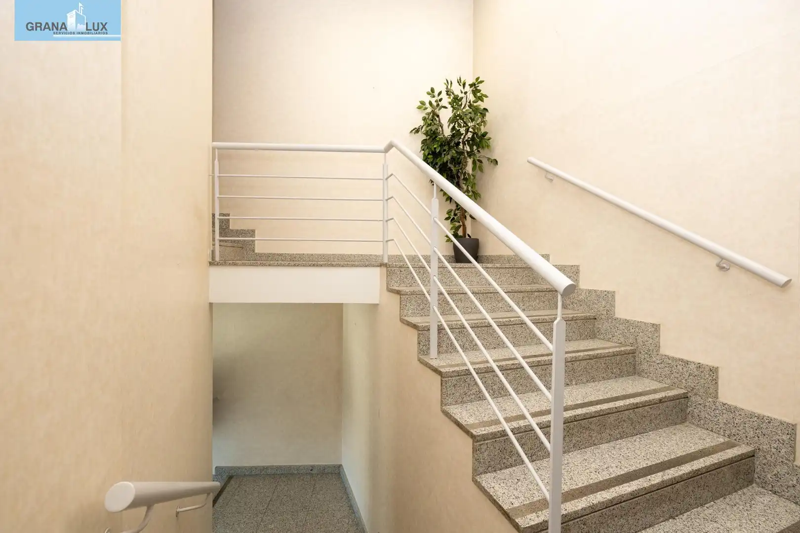 Inmuebles singulares con ascensor en venta en Peligros, imagen 36