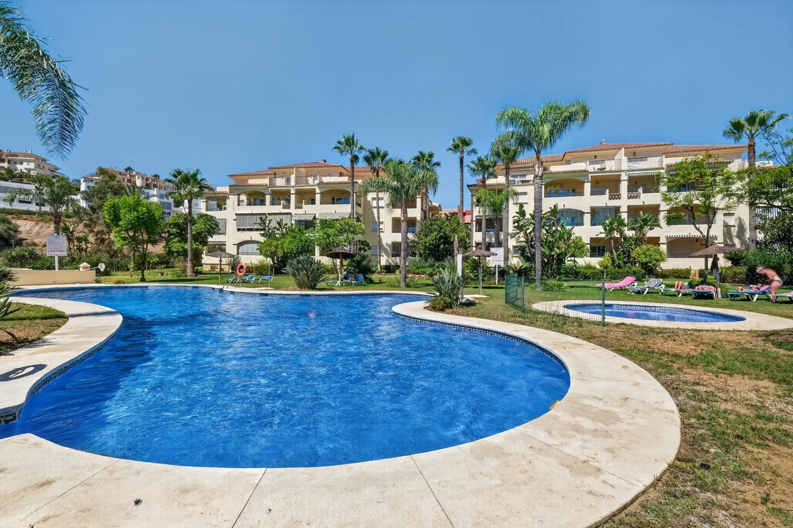 Swimming pool of Flat for sale in Mijas  with Air Conditioner, Terrace and Storage room