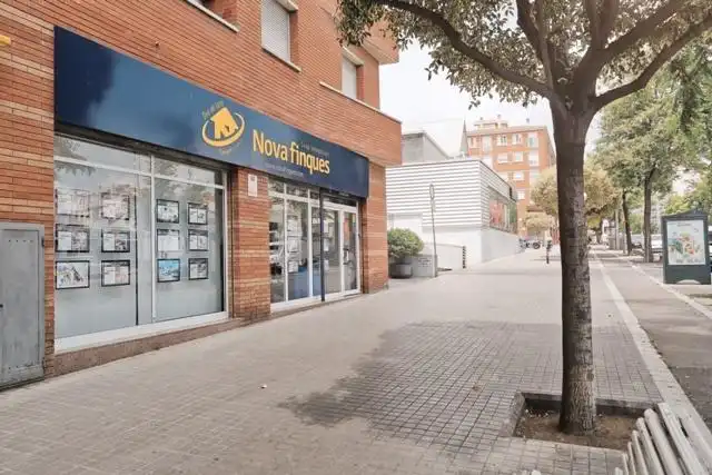 Vista exterior de Ático en venta en Badia del Vallès con Calefacción y Balcón