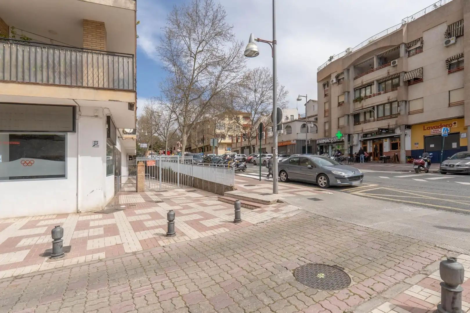 Vista exterior de Pis en venda en Granada amb Aire condicionat i Balcó