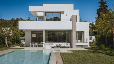 Un Oasis de Lujo y Privacidad en La Milla de Oro: Villa Independiente de 5 Dormitorios