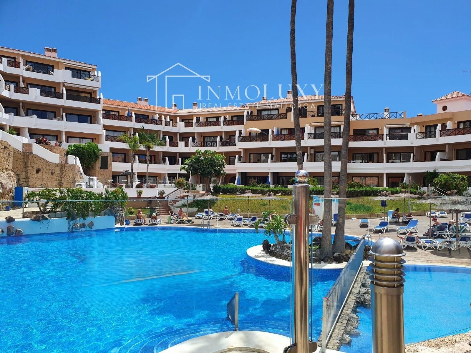 Vista exterior de Apartament en venda en Granadilla de Abona amb Aire condicionat, Terrassa i Piscina comunitària