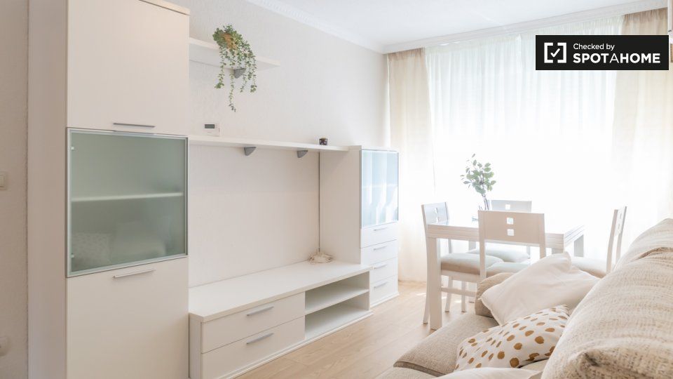 Living room of Flat to rent in  Madrid Capital  with Air Conditioner, Heating and Furnished