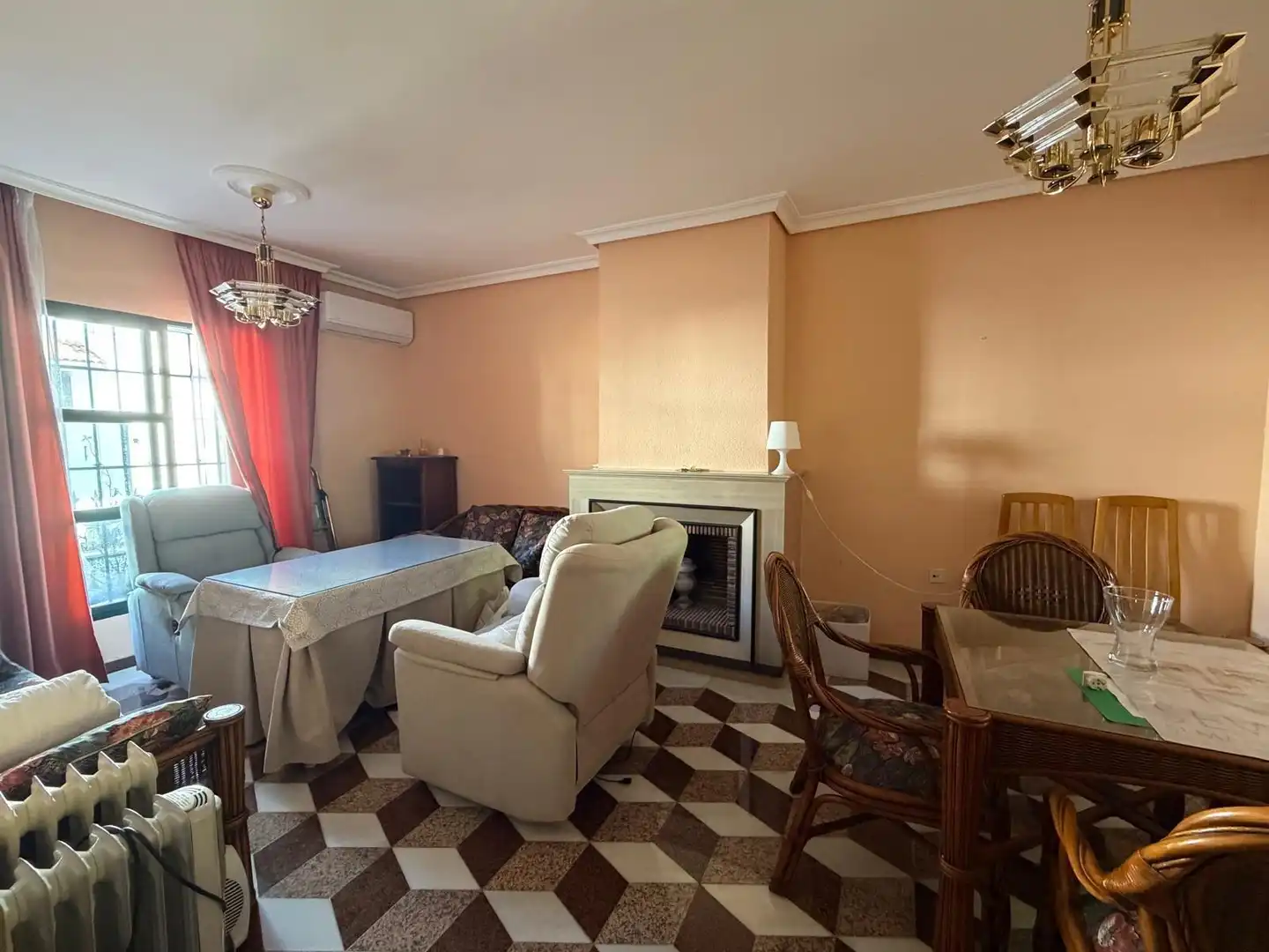 Wohnzimmer von Einfamilien-Reihenhaus zum Verkauf in Mairena del Aljarafe