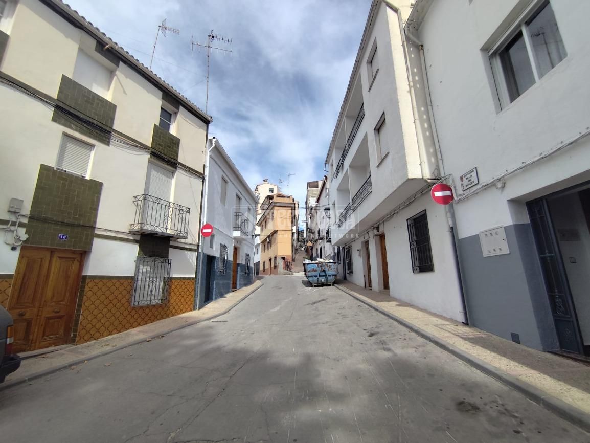 Casa adosada en venda a Valdepeñas de Jaén