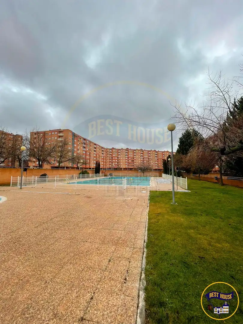 Pis amb piscina de lloguer a Reyes Católicos - Paseo San Antonio, imagen 2