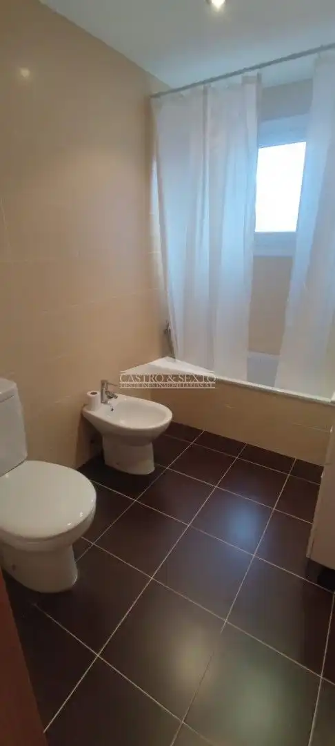 Bany de Apartament en venda en Sada (A Coruña) amb Calefacció i Moblat