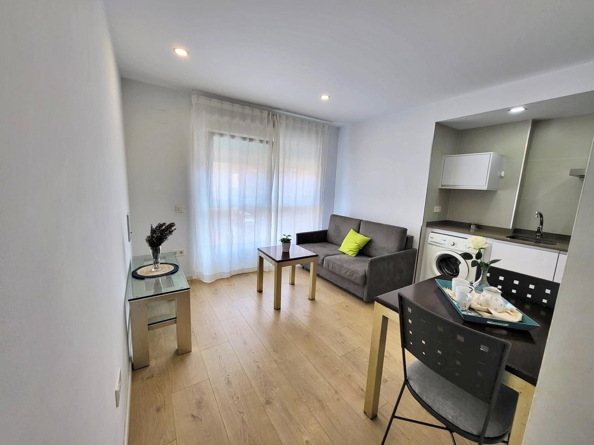 Sala d'estar de Apartament de lloguer en Rincón de la Victoria amb Aire condicionat