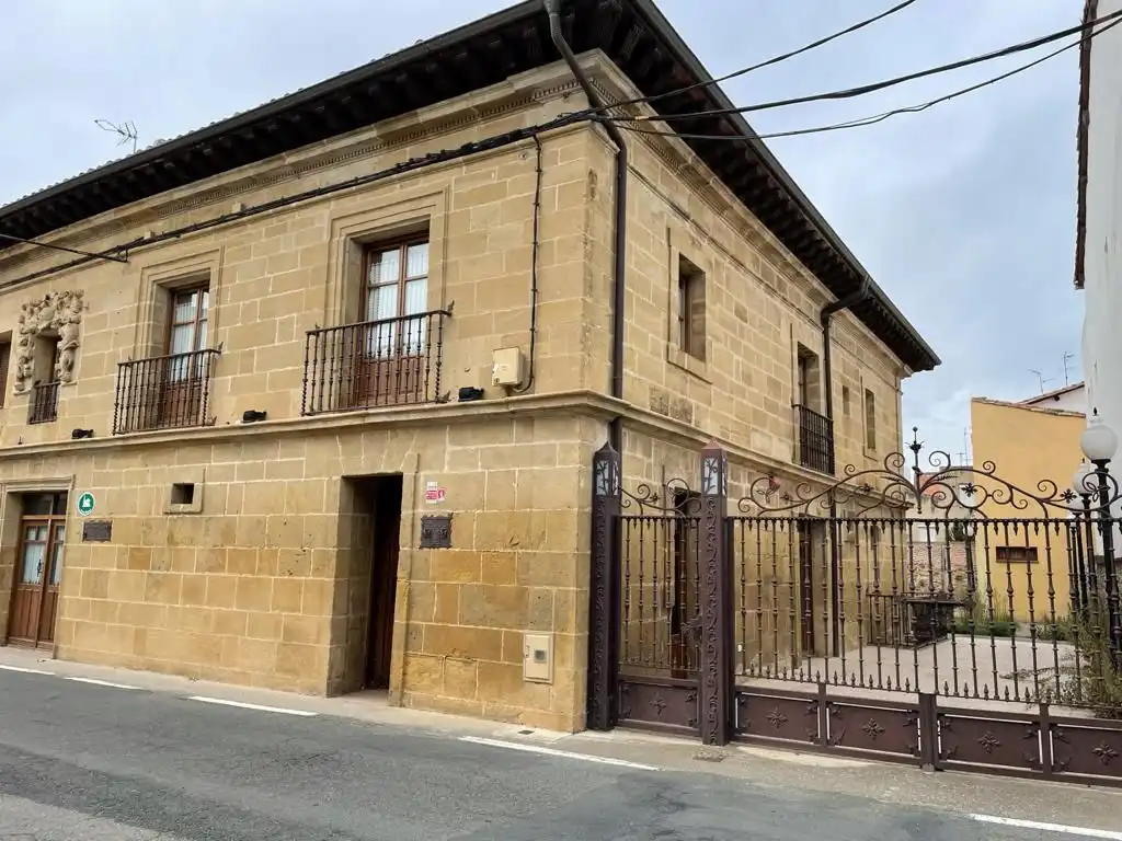 Country house zum Verkauf in Calle Mayor, Castañares de Rioja