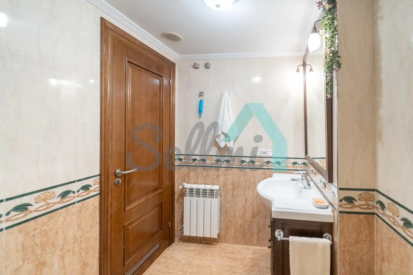 Badezimmer von Wohnung zur Miete in Oviedo  mit Heizung, Parkett und Möbliert