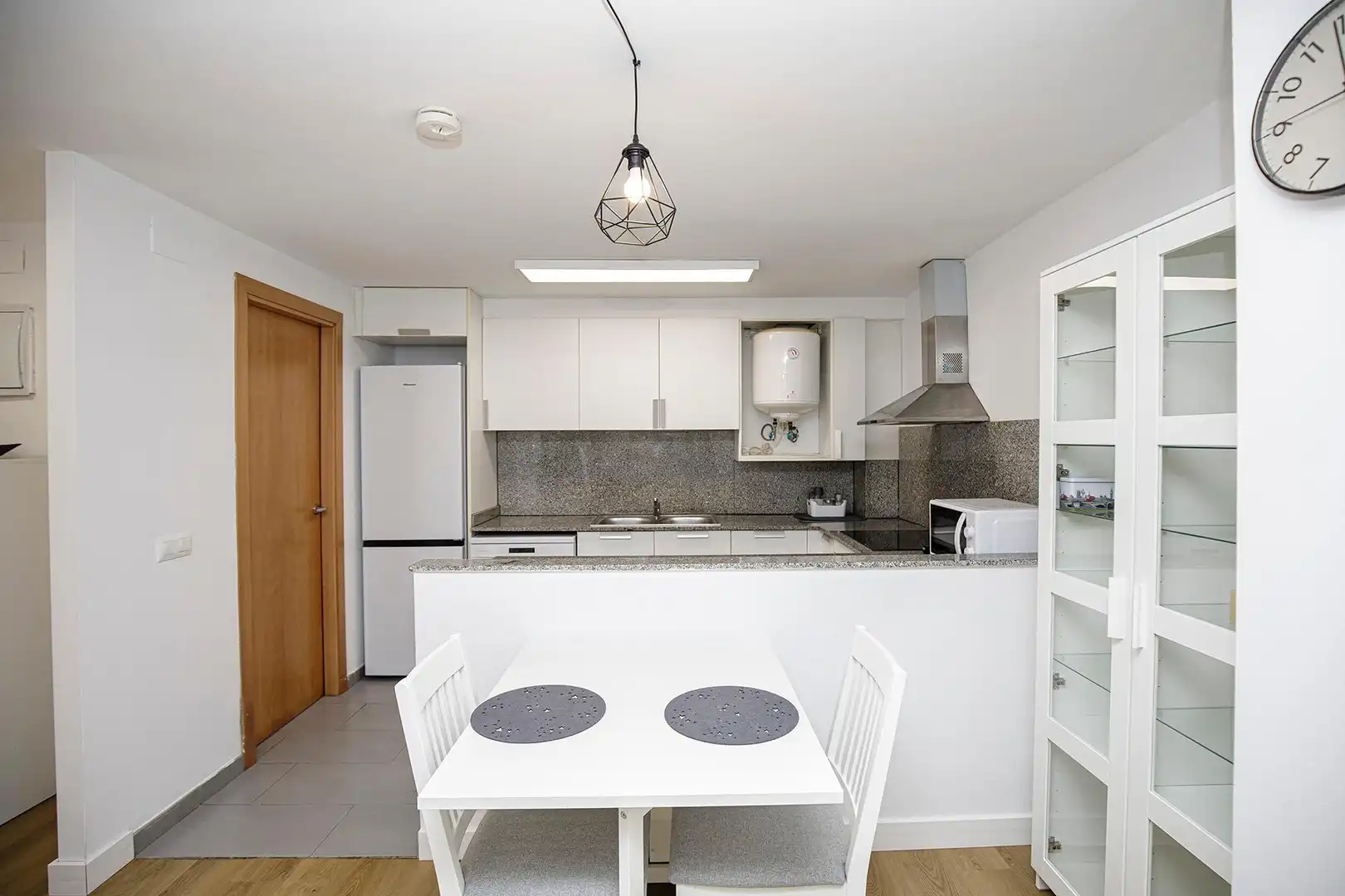 Cuina de Apartament de lloguer en Girona amb Parquet