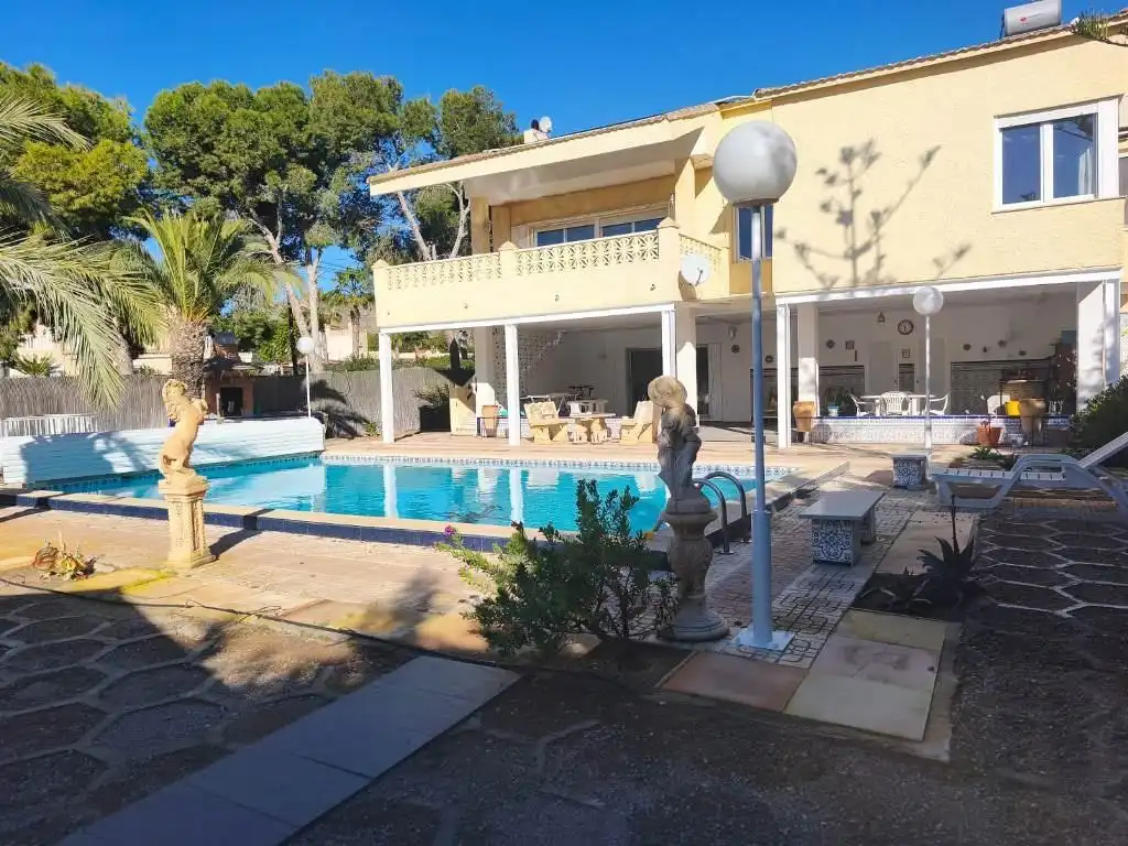 Schwimmbecken von Haus oder Chalet zum Verkauf in Cartagena mit Klimaanlage, Heizung und Privatgarten