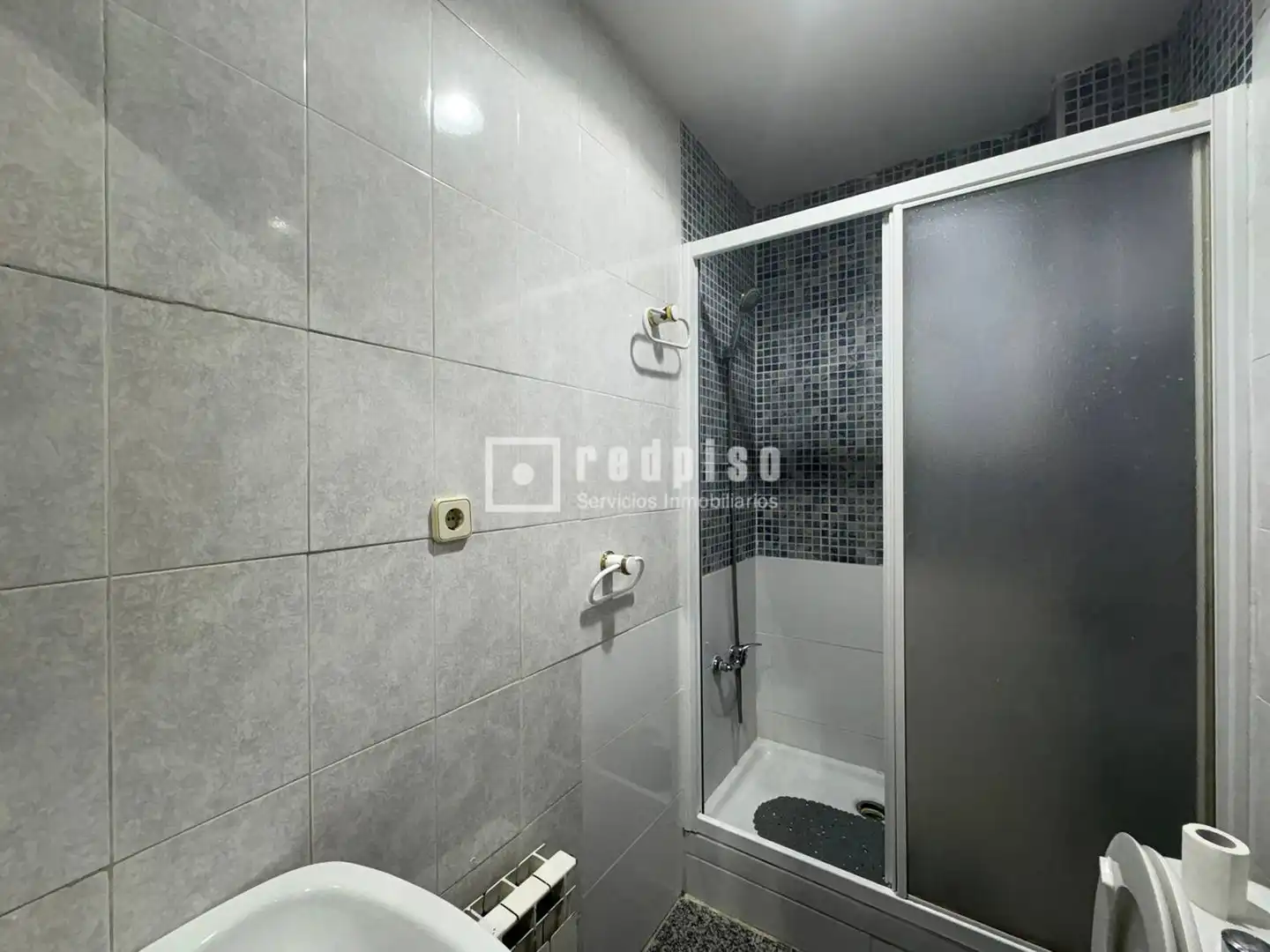 Bathroom of Flat for sale in Madrid  with Air Conditioner and Heating