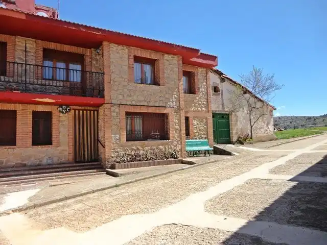 Vista exterior de Casa adosada en venda en Santo Domingo de Silos amb Calefacció, Terrassa i Traster