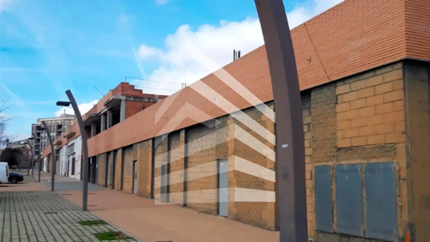 Vista exterior de Edifici en venda en Vilafranca del Penedès