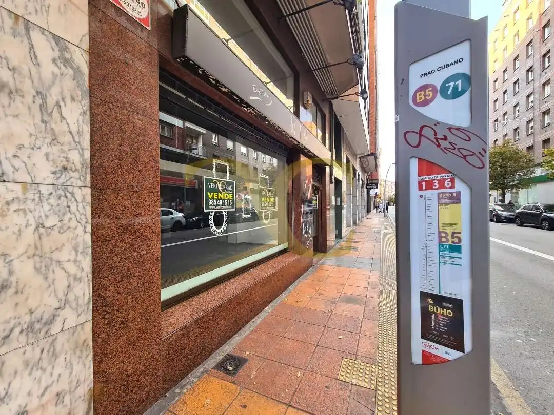 Vista exterior de Local en venta en Gijón 