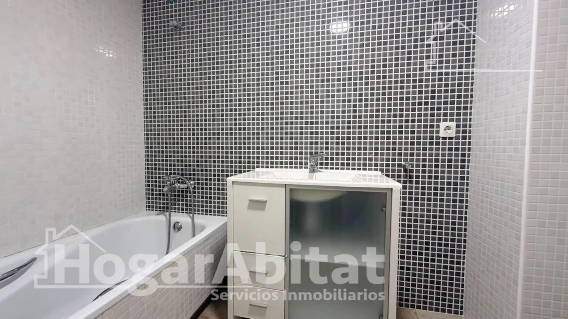 Adossat amb terrassa en venda a Calle les Germanías, imagen 29