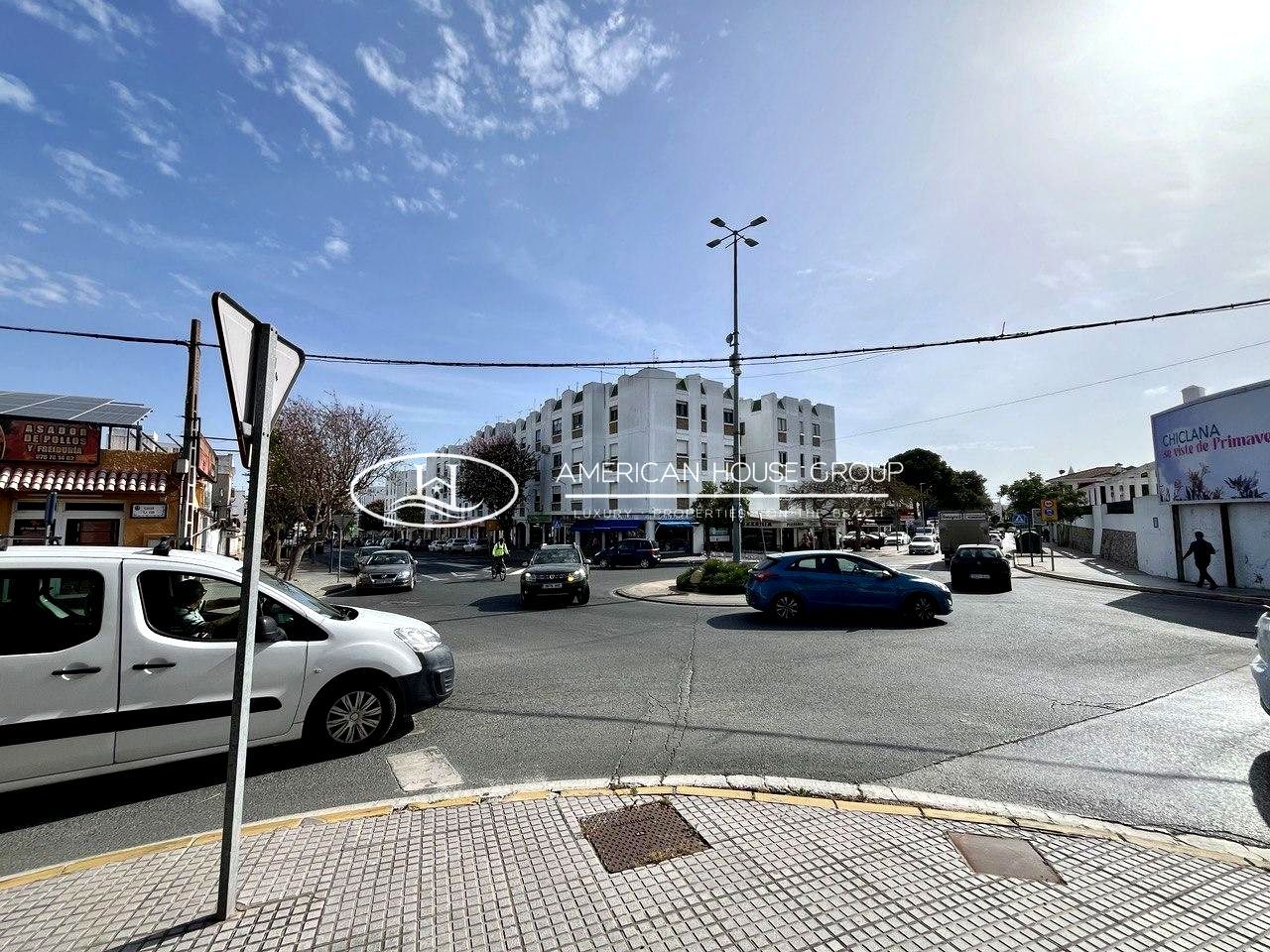 Vista exterior de Casa o xalet en venda en Chiclana de la Frontera amb Balcó