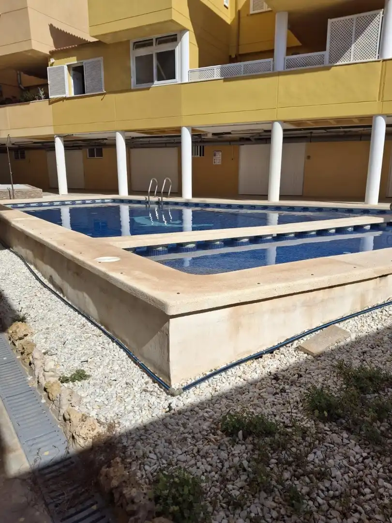 Schwimmbecken von Wohnungen zur Miete in Cartagena mit Klimaanlage, Schwimmbad und Möbliert