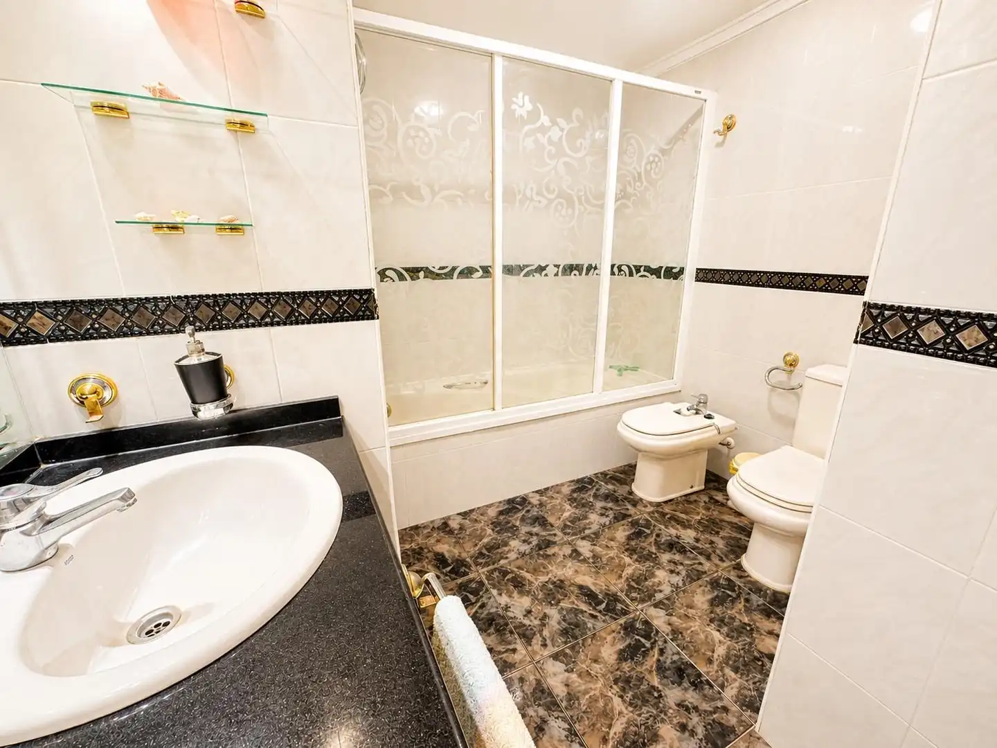 Baño de Piso en venta en Crevillent con Aire acondicionado, Calefacción y Parquet