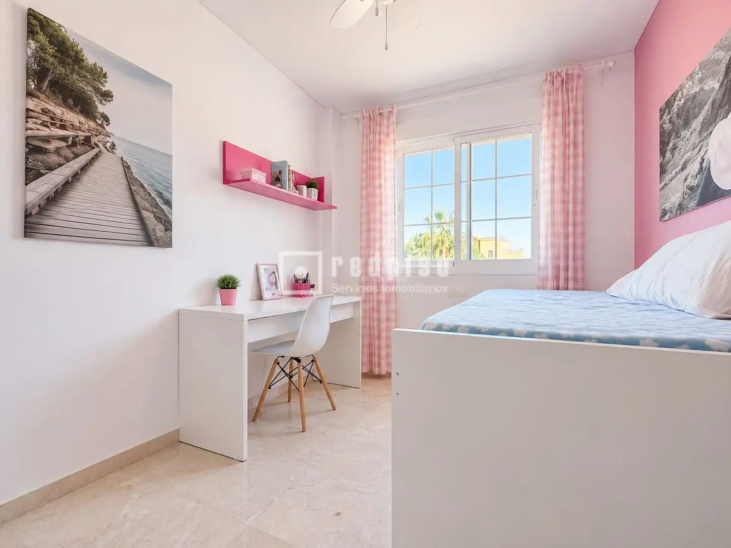 Dormitori de Casa o xalet en venda en Vélez-Málaga amb Jardí privat, Terrassa i Traster