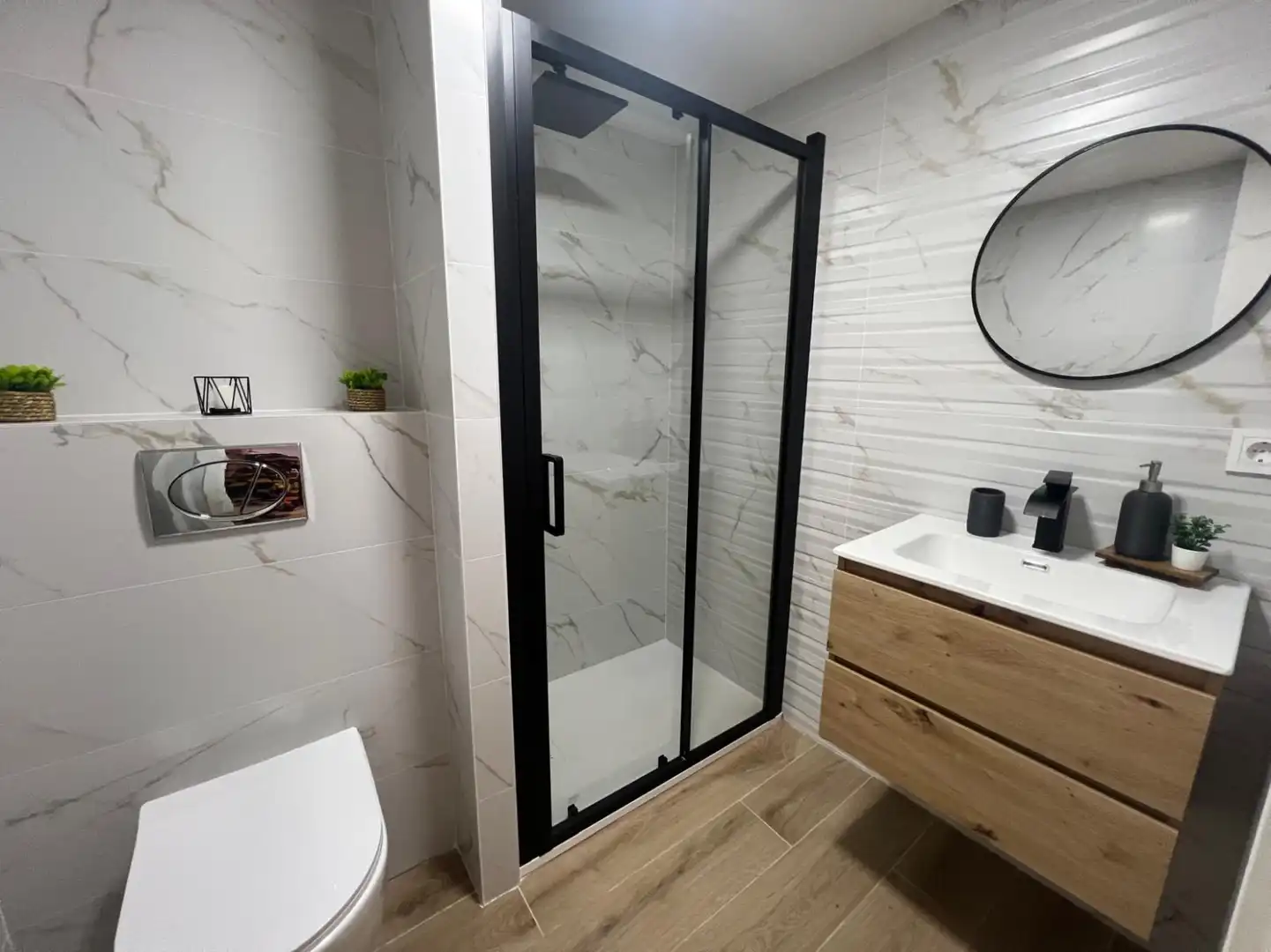 Bathroom of Flat for sale in  Logroño  with Heating, Furnished and Balcony